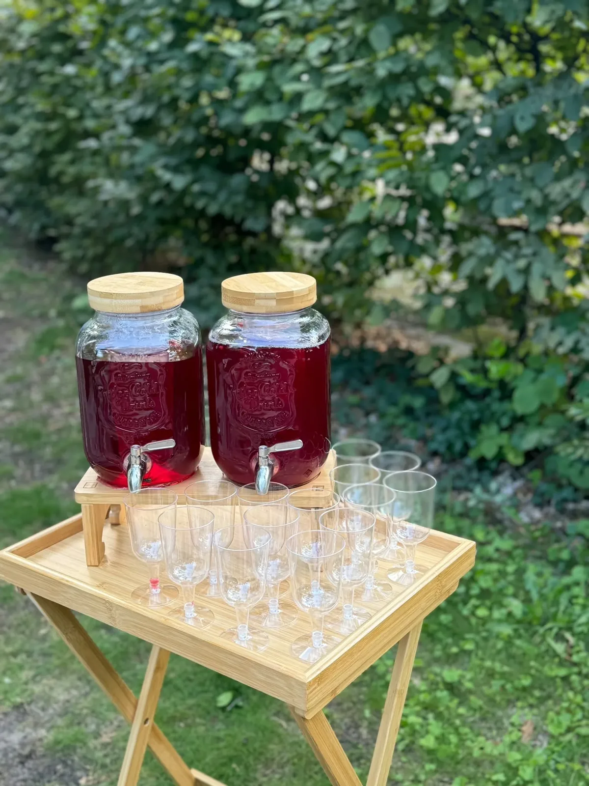 Getränkestation für ein Picknick im Park